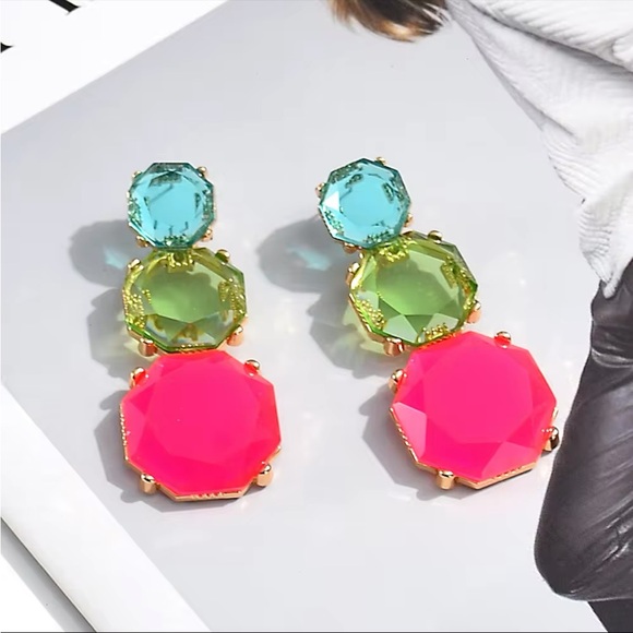 LAST! Large Gold Tone Detail and Resin Acrylic Transparent Stones Earrings! - Picture 4 of 6